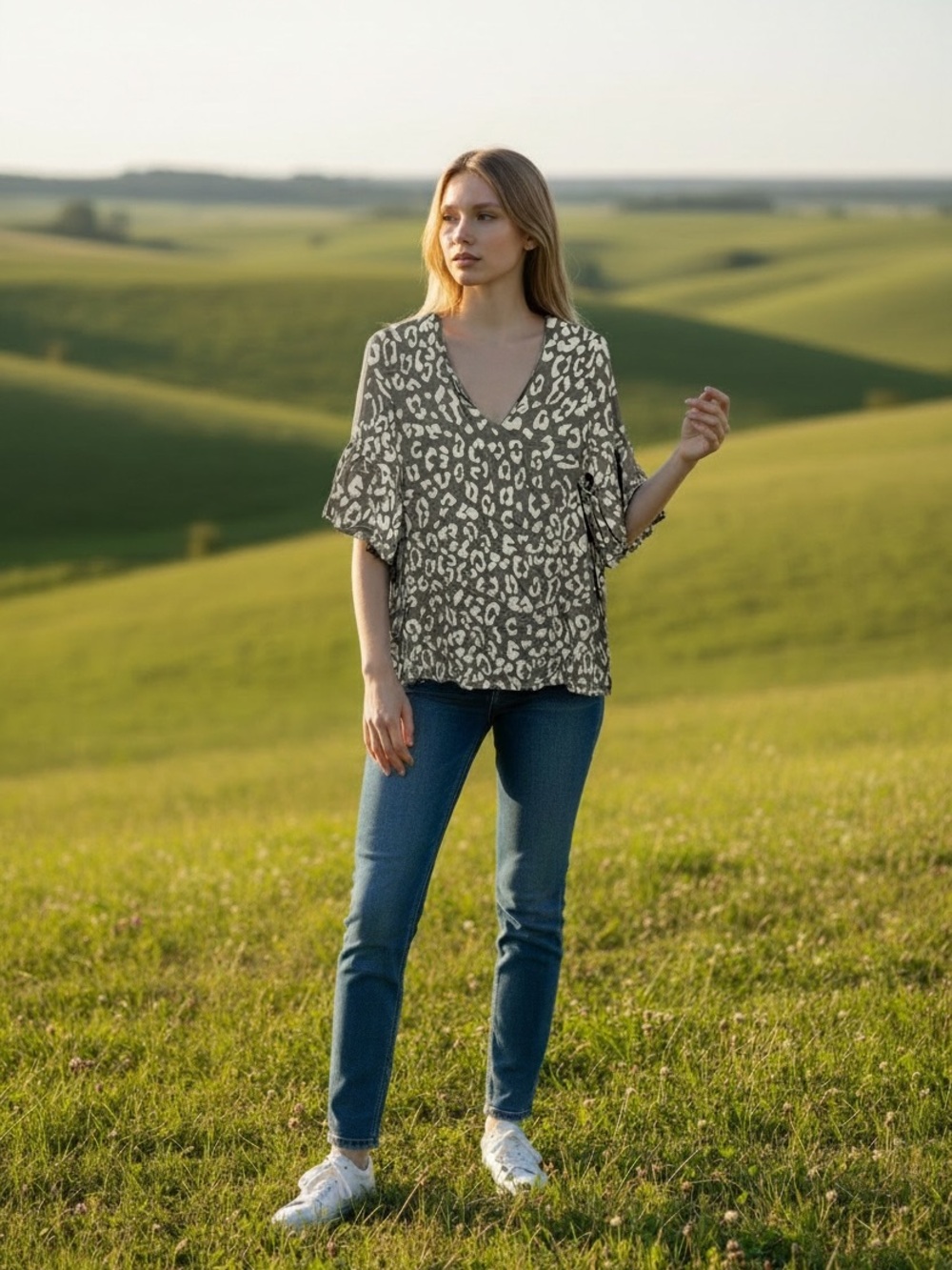 V-Neck Leopard Print Ruffle Sleeve Blouse — grey‎